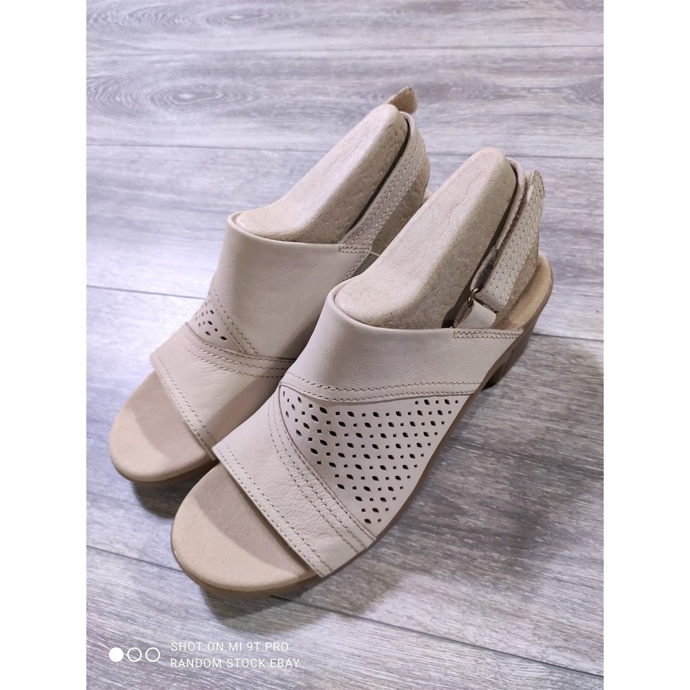 Clarks Emily2 Mist Women's Sand Beige Nubuck Slingback Sandals Size 9M
